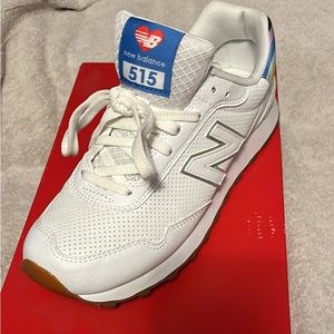 Woman’s sneakers size 8 brand new